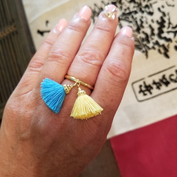 NWT Kate Landry 14k Gold Filled Tassel Ring - Picture 4 of 6